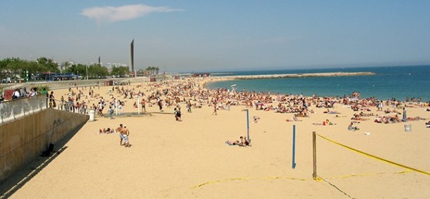 5. top-beach-beaches-barcelona-playa-de-bogatell-volley