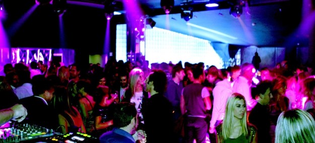 blingbling-bling-bling-club-discoteque-disco-top-best-clubbing-live-music-in-barcelona-clubs-bar-places